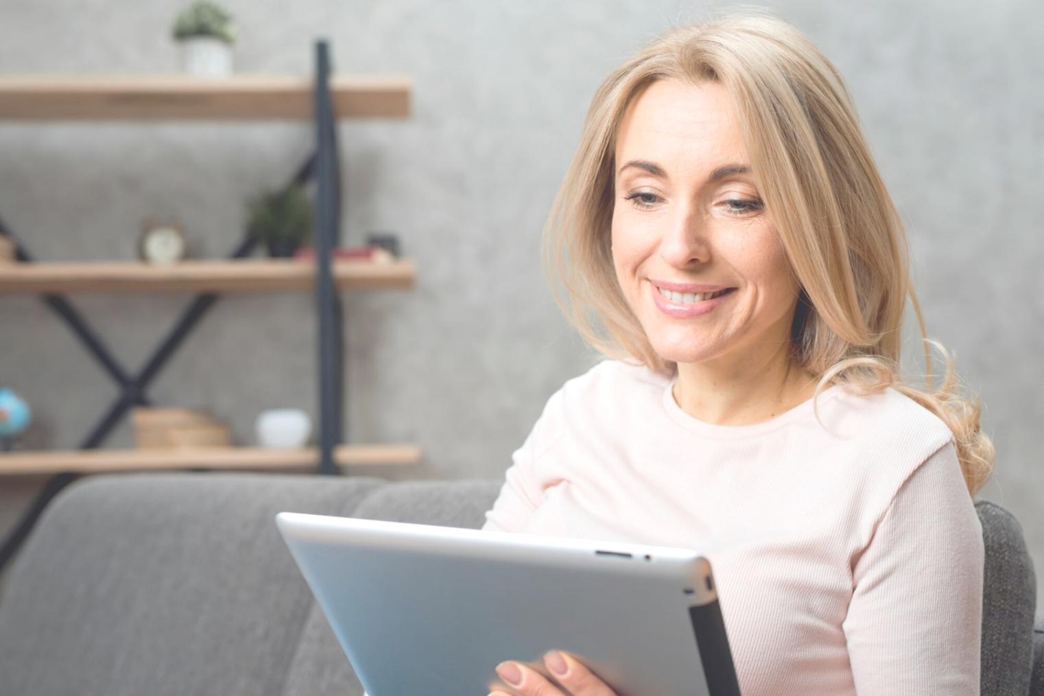 One-on-one mentoring session with financial advisor and client